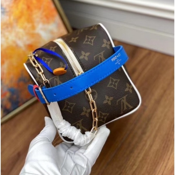 NBA Cloakroom Dopp Toiletry Kit - Picture 5 of 6